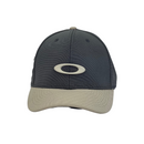 Boné Fitted Oakley Basic - Cor Cinza e Bege  Logo Bege