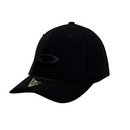 Boné Fitted Oakley Basic - Cor Preto  Logo Preto