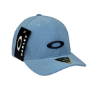 Boné Fitted Oakley Basic - Cor Azul Claro  Logo Preto