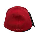 Boné Fitted Oakley Basic - Cor Vermelho  Logo Prata
