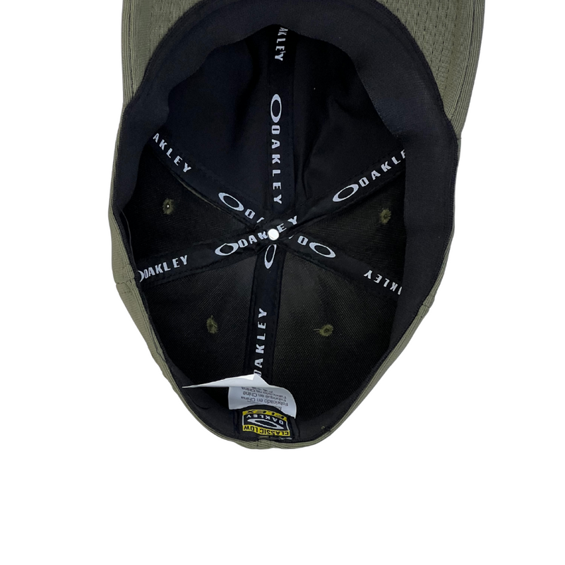 Boné Fitted Oakley Basic - Cor Verde Militar  Logo Verde Militar