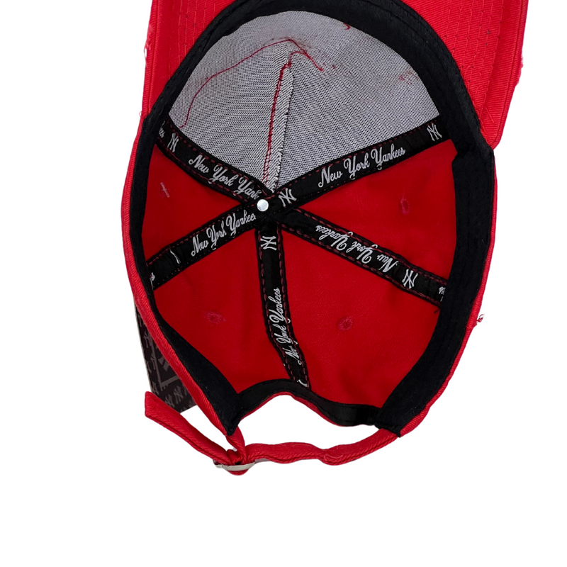 Boné Destroyed New York Yankees - Cor Vermelho  Logo Preto