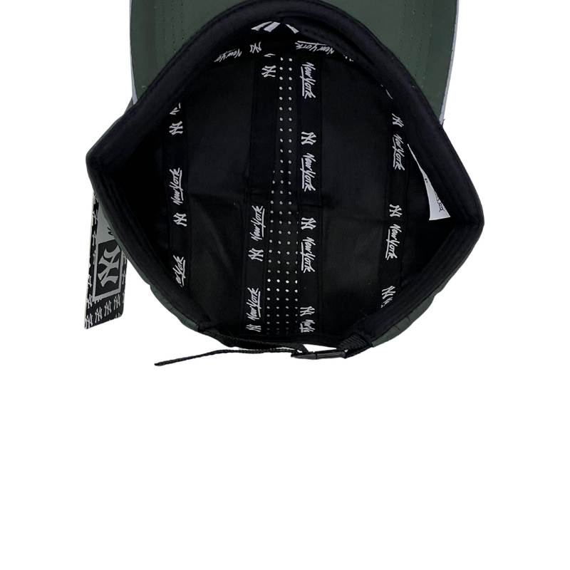 Boné Casual New York Yankees Basic Two - Cor Verde Escuro  Logo Branco