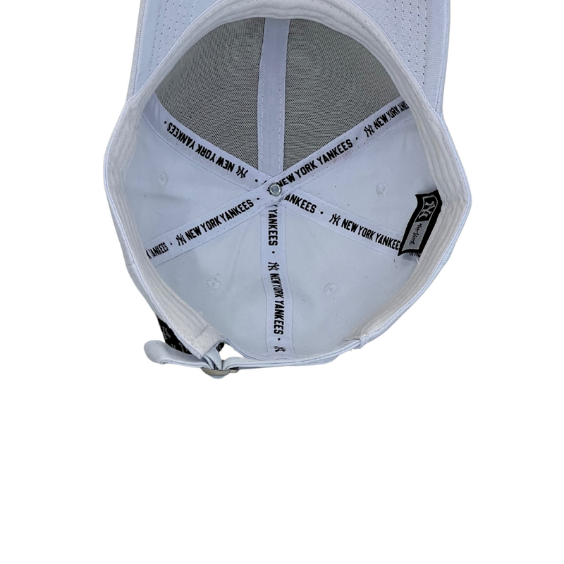 Boné Urbano New York Yankees Basic - Cor Branco  Logo Dourado