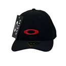 Boné Fitted Oakley Basic - Cor Preto  Logo Vermelho