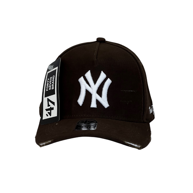 Boné Destroyed New York Yankees - Cor Marrom  Logo Branco
