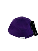 Boné Fitted Oakley Basic - Cor Roxo Logo Preto