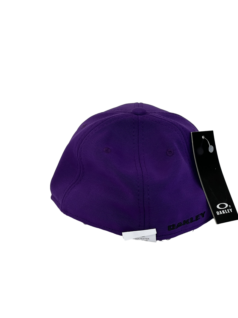 Boné Fitted Oakley Basic - Cor Roxo Logo Preto