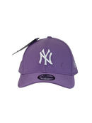 Boné Urbano New York Yankees Classic - Cor Roxo Logo Branco