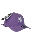 Boné Urbano New York Yankees Classic - Cor Roxo Logo Branco