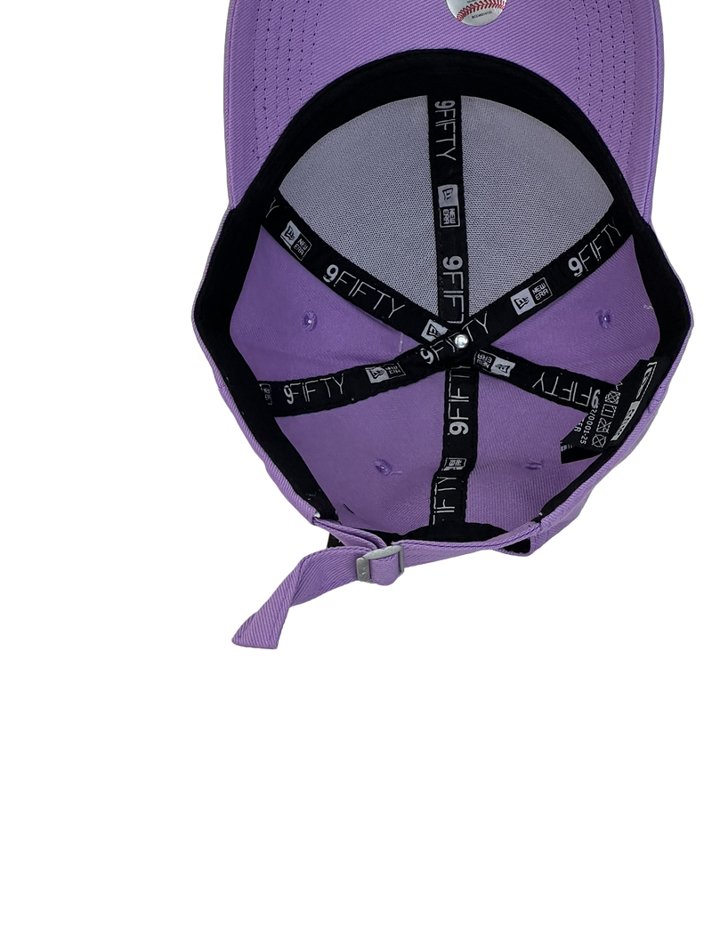 Boné Urbano New York Yankees Classic - Cor Roxo Logo Branco