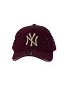 Boné Destroyed New York Yankees Classic - Cor Vinho Logo Dourado