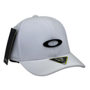 Boné Fitted Oakley - Cor Branco  Logo Preto