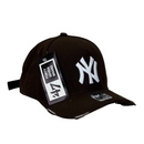 Boné Destroyed New York Yankees - Cor Marrom  Logo Branco