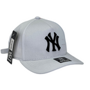 Boné Destroyed New York Yankees - Cor Branco  Logo Preto