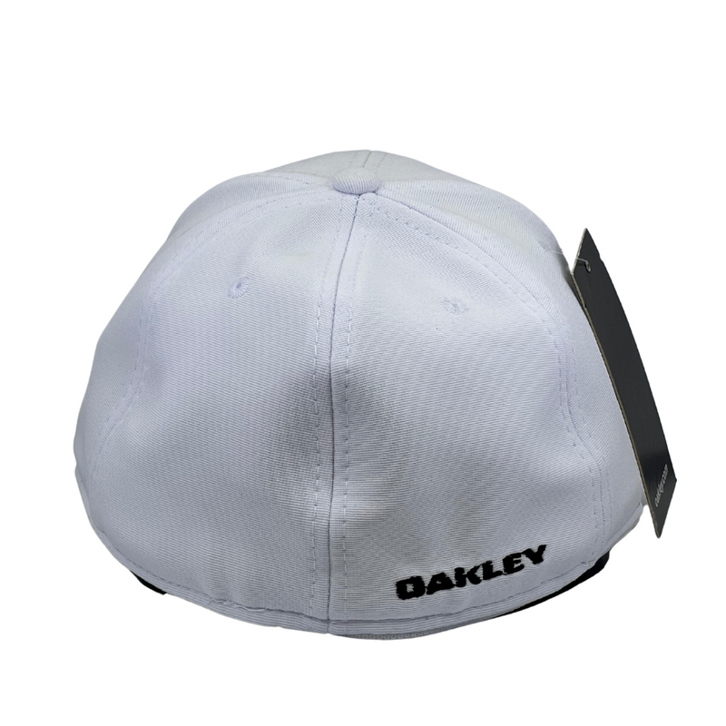 Boné Fitted Oakley - Cor Branco  Logo Preto