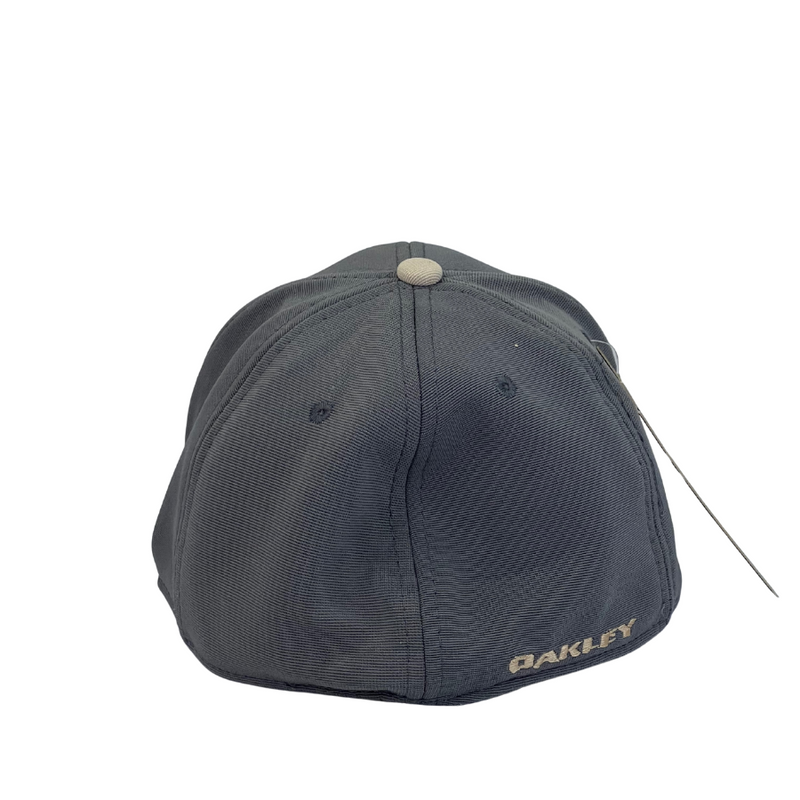 Boné Fitted Oakley Basic - Cor Cinza e Bege  Logo Bege